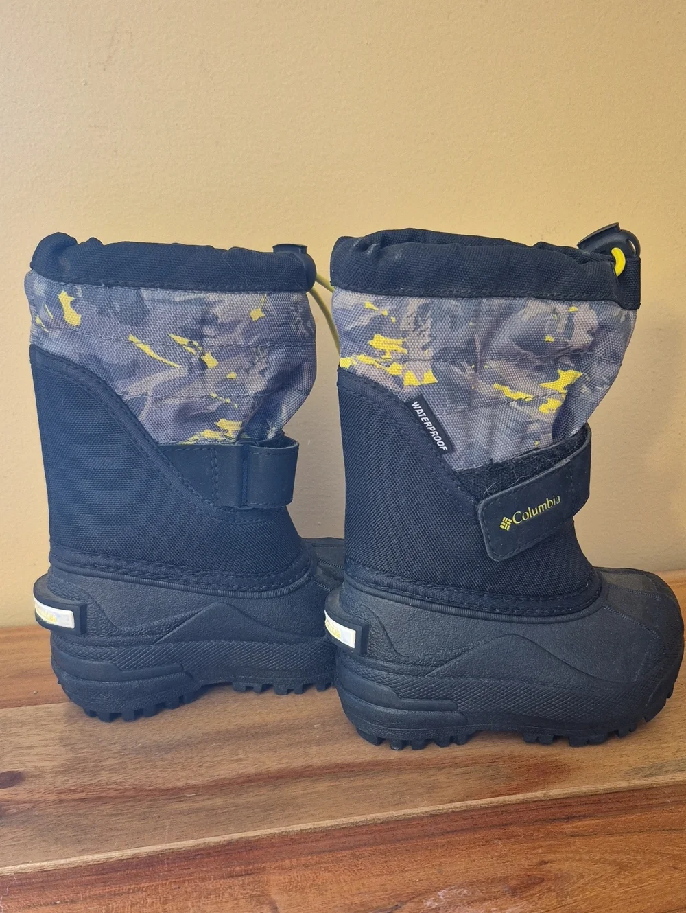 Columbia Toddler Black and Gray Camo Snow Boots with Yellow Accents - Sz. 6